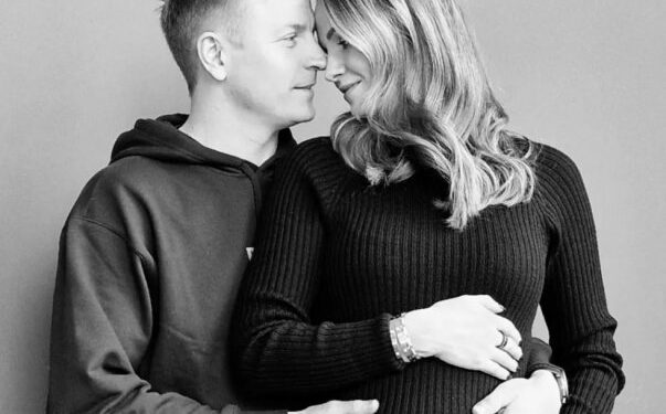 🚨 UUTISTA: ”Ei hässäkkää, vain uutisia” — Kimi Räikkönen ja Minttu Räikkönen julkaisivat upean ”kaksospommin” aitoon jäämiehen tyyliin ja paljastivat hiljaa ultraäänitutkimuksen tulokset fanien maailmanlaajuisesti reagoidessa F1-historian odottamattomimpaan ja tyypillisen hillittyyn perheilmoitukseen
