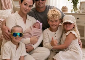 🚨 UUTISTA: Kimi Räikkönen ja Minttu juhlivat kuulemma uuden vauvan syntymää – Legendan inspiroima nimivalinta herättää kiivasta keskustelua fanien keskuudessa