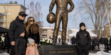 🚨 Kilpa-autoista unelmoinut poika on nyt valettu pronssiin: Kimi Räikkönen saa kotikaupunkinsa suurimman kunnianosoituksen