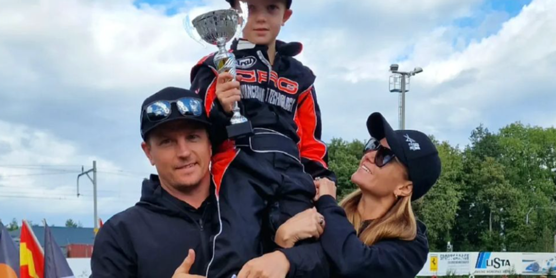 POMMITUS: Kimi Räikkönen räjähtää ison tiimin yritettyä saada Robinin sopimuksen – ”Kosketa poikaani ja tulet katumaan sitä”