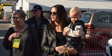 “Hänen voimansa olkoon aina kanssasi”, Minttu Räikkönen ei voinut pidätellä kyyneleitään paljastaessaan Kimi Räikkösen äidin viimeisen viestin ennen tämän kuolemaa – paljastus, joka sai fanit ja kannattajat sekaisin odottamattomalla päätöksellään.
