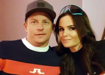 ”Luulin että tekstiviestin poistaminen tarkoitti sen katoamista”: Kimi Räikkönen paljastaa myöhäisillan viestin vaimolleen Mintulle, jossa hän myöntää pelkonsa Formula 1 -uran jälkeisestä elämästä – ja miten yksi vuotanut kuvakaappaus herätti hysteriaa heidän avioliitostaan