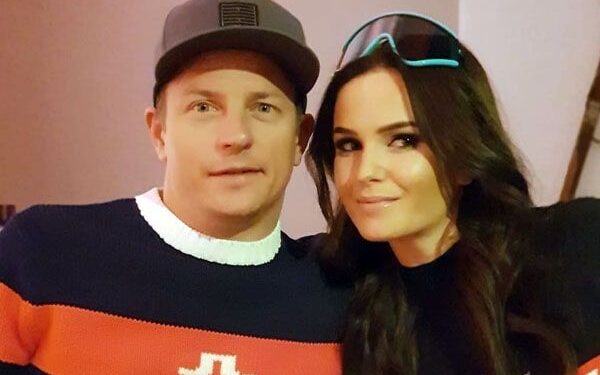 ”Luulin että tekstiviestin poistaminen tarkoitti sen katoamista”: Kimi Räikkönen paljastaa myöhäisillan viestin vaimolleen Mintulle, jossa hän myöntää pelkonsa Formula 1 -uran jälkeisestä elämästä – ja miten yksi vuotanut kuvakaappaus herätti hysteriaa heidän avioliitostaan