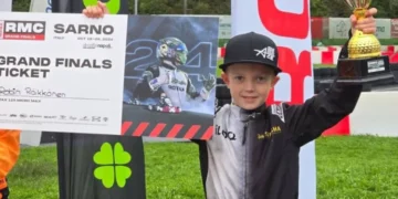 Isä, poika: Robin “Jääpoika” Räikkönen varastaa shown Unkarissa