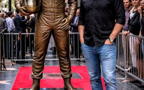 Jäämies saapuu Hollywoodiin: Kimi Räikkösestä ensimmäinen kilpa-ajolegenda, joka ikuistetaan täyspitkällä pronssipatsaalla Walk of Famella
