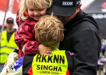 Kimi Räikkösen poika Robin dominoi jälleen: 11-vuotias nappasi jälleen karting-voiton – Jatkaa suvun nopeuden ja erinomaisuuden perinnettä 😍! Hienoa, Robin! 🏎️🏆🥇