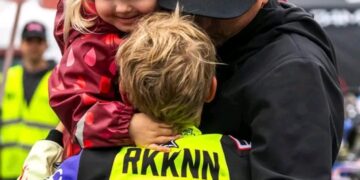 Kimi Räikkösen poika Robin dominoi jälleen: 11-vuotias nappasi jälleen karting-voiton – Jatkaa suvun nopeuden ja erinomaisuuden perinnettä 😍! Hienoa, Robin! 🏎️🏆🥇