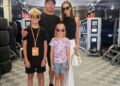 Kimi Räikkönen, Minttu ja poika Robin yllätysesiintymiset suomalaisessa hyväntekeväisyyskarting-tapahtumassa tunteja Red Bullin allekirjoittamisen jälkeen