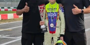 Omena ei putoa kauas puusta: Nuori Robin ”Ace” Räikkönen juhlii jälleen karting-voittoa isänsä Kimi Räikkösen seuratessa vierestä