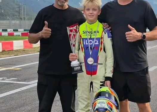 Omena ei putoa kauas puusta: Nuori Robin ”Ace” Räikkönen juhlii jälleen karting-voittoa isänsä Kimi Räikkösen seuratessa vierestä