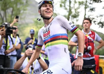 »Ni realno« — Slovenski reprezentančni zdravnik dvomi o Pogačarjevi obrambi naslova svetovnega prvaka po padcu na Vuelti