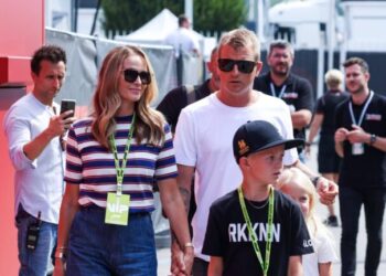 Iceman vastaan ​​Ace: Kimi Räikkönen oli lähellä hävitä pojalleen Robinille isän ja pojan välisessä harjoitusmittelössä Red Bull Junior -ohjelman käynnistyessä