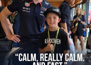 Isä, poika. Räikkösen tarina jatkuu. Vain 11-vuotias Robin pelottaa junioripiirejä jääkylmällä nopeudellaan… ja huippu-F1-tiimi lukitsi hänet tänä vuonna.