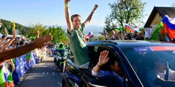 🚴‍♂️ Tadej Pogačar je priznal: “Še pred dvema tednoma sem želel tekmovati, zdaj pa vem, da je moja forma zelo slaba.” 😮  Kaj vse je še povedal na dogodku ob slovesu Luke Mezgeca? 👇👇