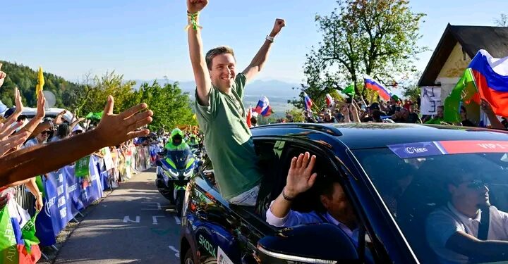 🚴♂️ Tadej Pogačar je priznal: “Še pred dvema tednoma sem želel tekmovati, zdaj pa vem, da je moja forma zelo slaba.” 😮 Kaj vse je še povedal na dogodku ob slovesu Luke Mezgeca? 👇👇