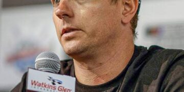 🏎️💔 “Olen kestänyt niin kovaa painetta, että harkitsin jopa kaiken jättämistä…” – Vuosien hiljaiselon jälkeen Kimi Räikkönen rikkoi vihdoin vaikenemisensa harvinaisella ja tunteikkaalla lausunnolla.